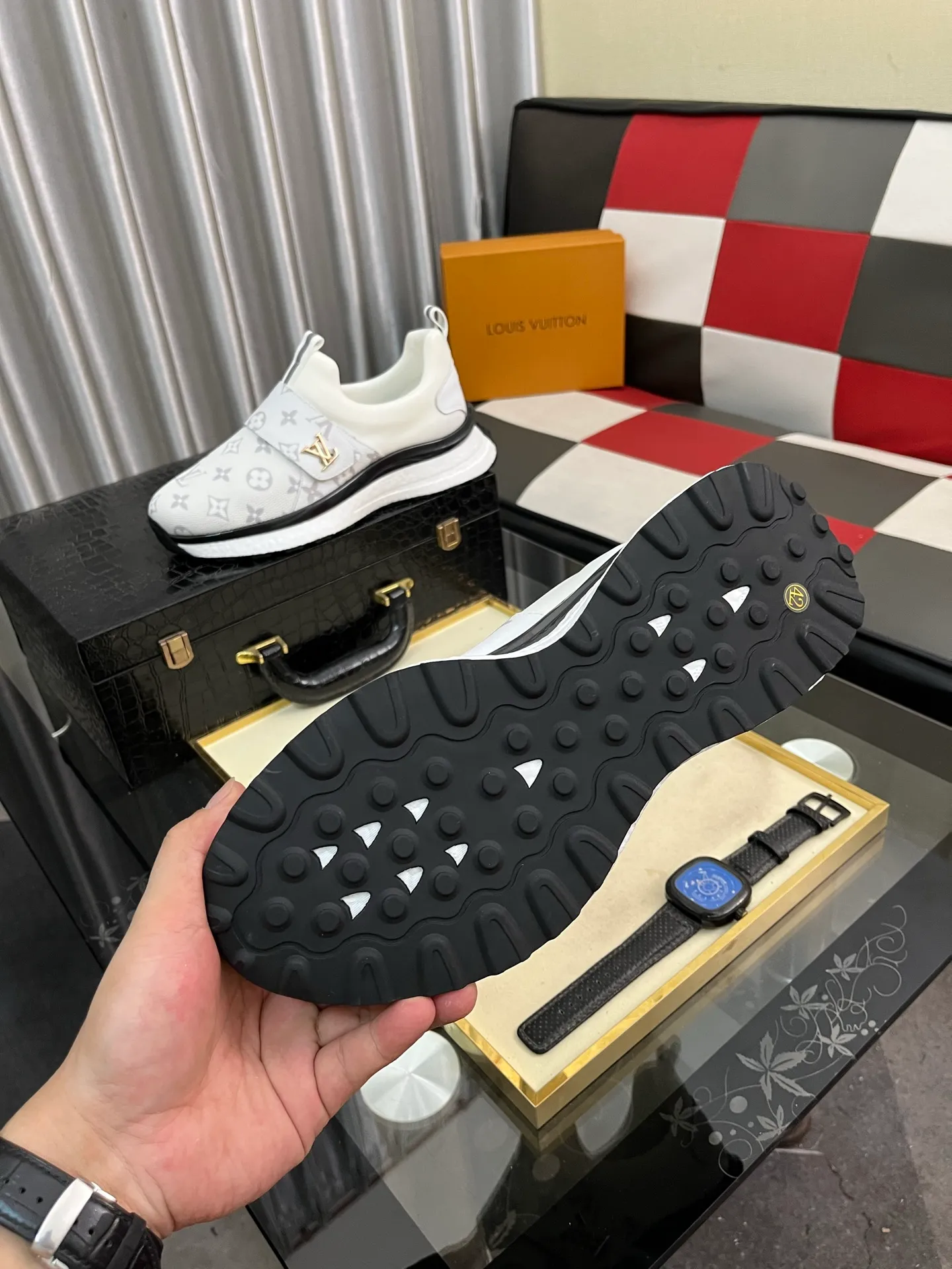 Men's shoes💰458⌚️⌚️"LOUI* VUITTO*" latest popular men's casual shoes ✔️This model is made of original breathable fly woven fabric, super shiny in real life⚡️ Fashionable and versatile, the toe last shape is firm and full, the soles are made from LV original mold and can be put in and out at will. It is light and comfortable for the foot~Purely handmade, details determine the quality! Size:38-442️⃣Colors available
